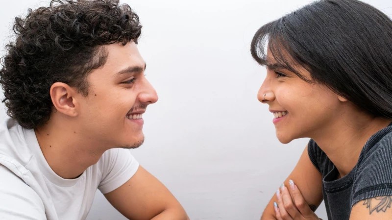 A experiência com 36 perguntas para 'te fazer se apaixonar por qualquer pessoa' criada há 30 anos