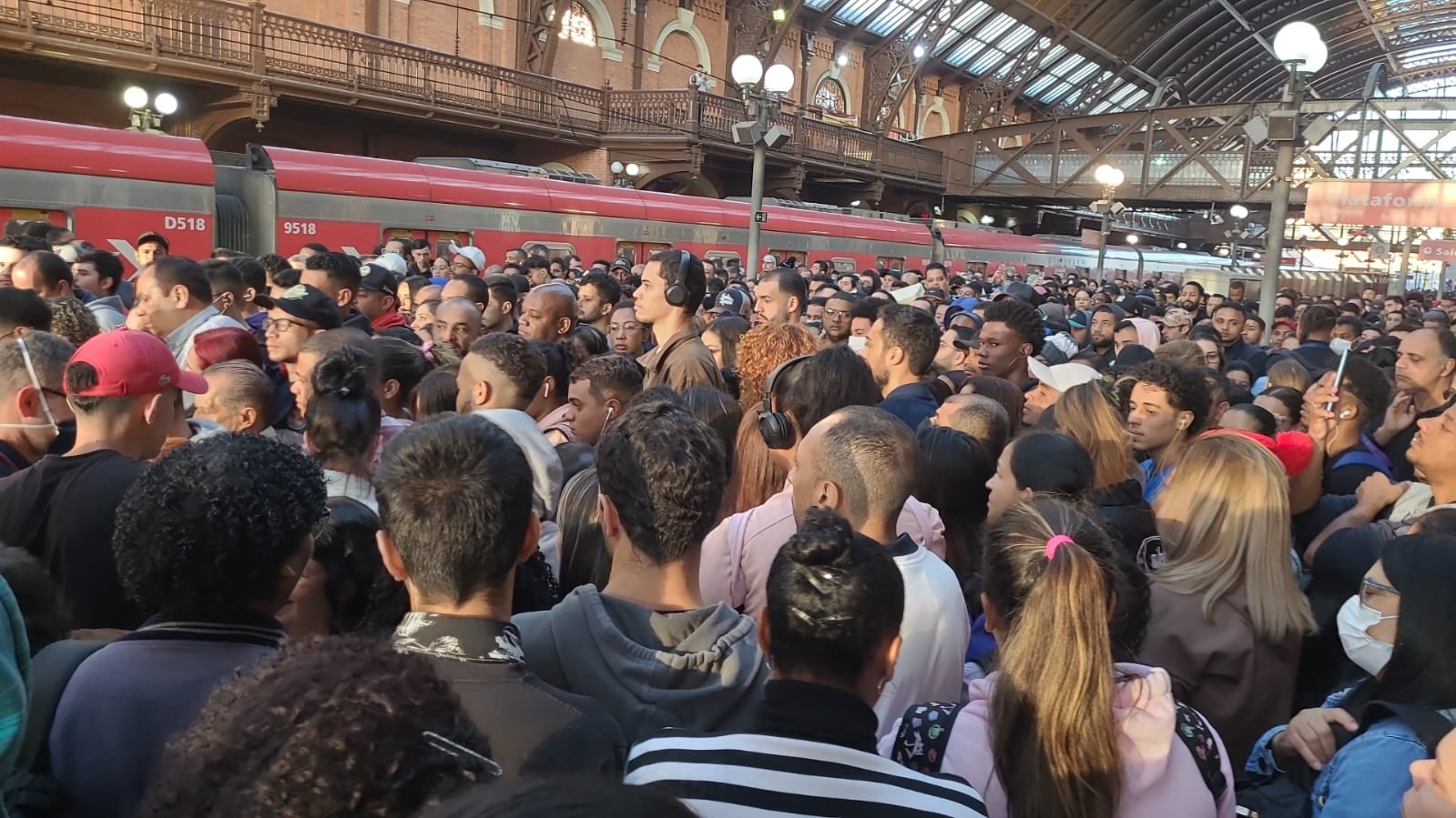 Falhas nas linhas de trens e metrôs de SP crescem 27% em 2026, e média
