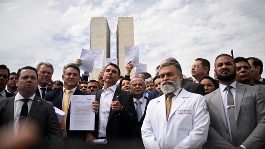 Oposição protesta contra prisão de Bolsonaro, anuncia obstrução no Congresso, defende anistia e fim do foro privilegiado