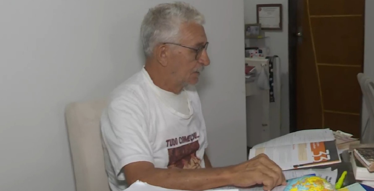 
Idoso de 72 anos volta a estudar após quatro décadas e se prepara para o Enem 2025: ‘Sonho continua vivo’