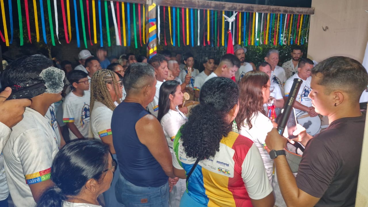 Tradição: Alvorada do Sairé visita casas e acorda moradores de Alter do Chão para o rito religioso