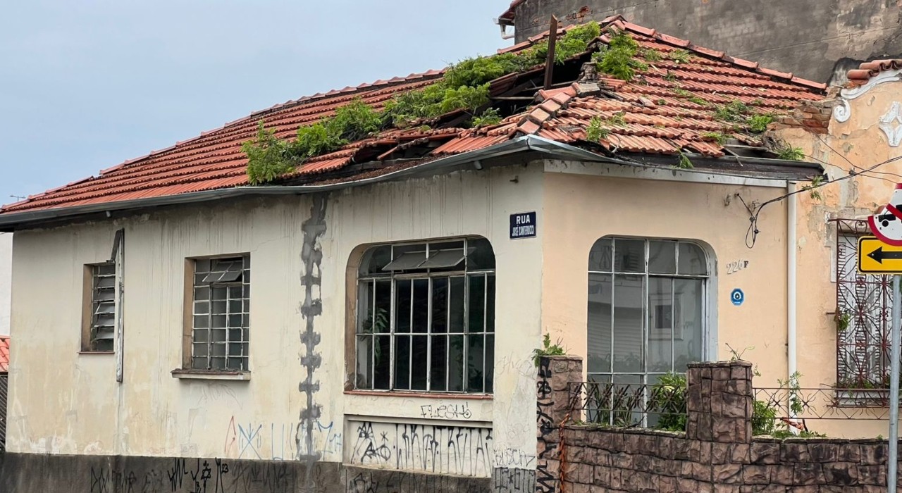 Falta de energia, queda de árvores e interdições: chuva forte causa estragos na região de Jundiaí 