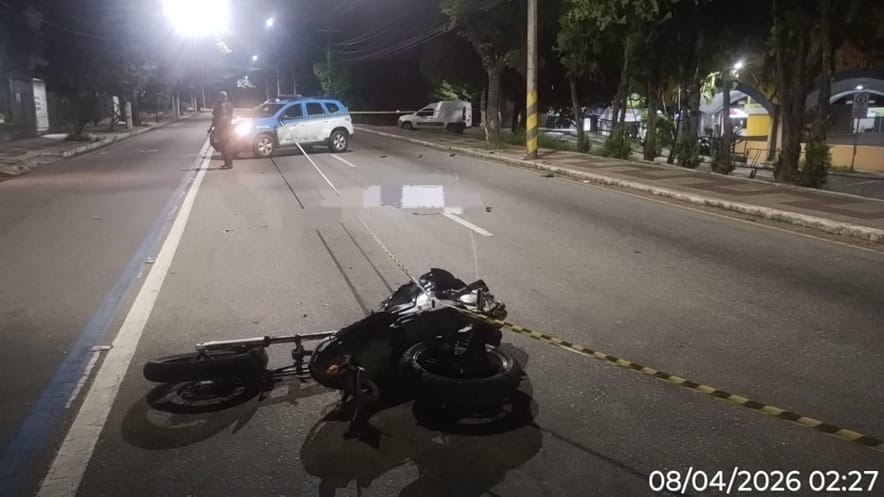 Motociclista morre e mulher fica ferida durante acidente em Volta Redonda 