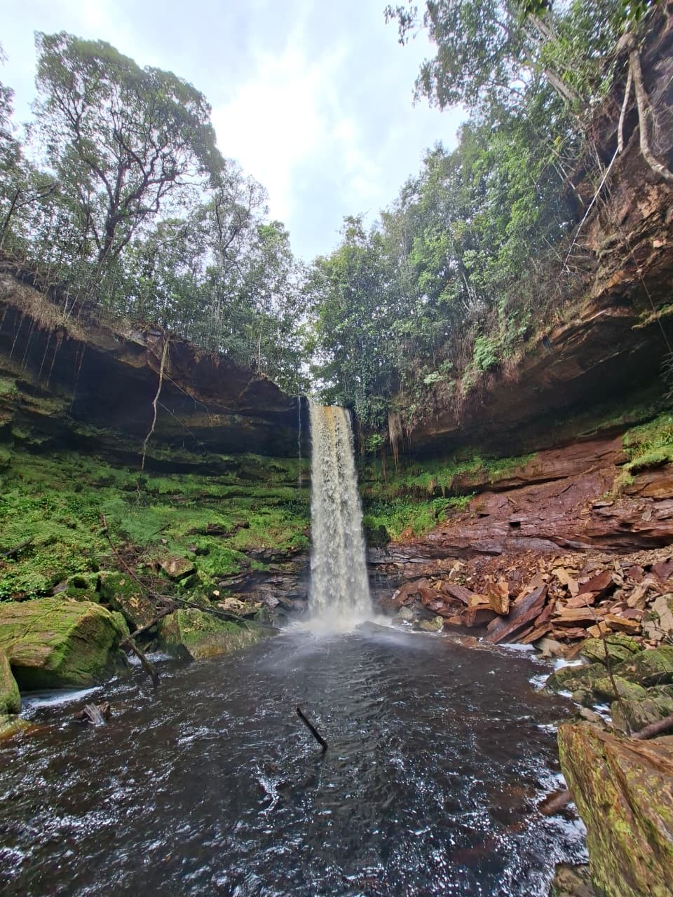 Expedição de 6 dias em mata fechada revelou cachoeira de 35 metros em Presidente Figueiredo, no AM
