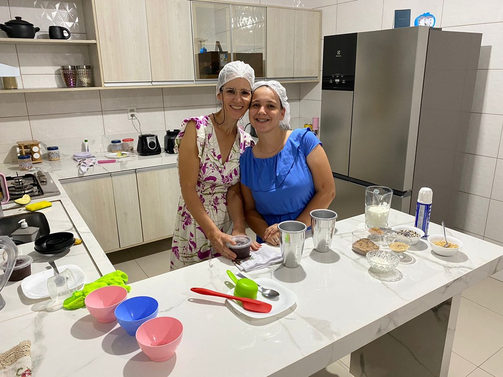 Marly e os filhos criaram a receita como forma de renda extra — Foto: TV Centro América