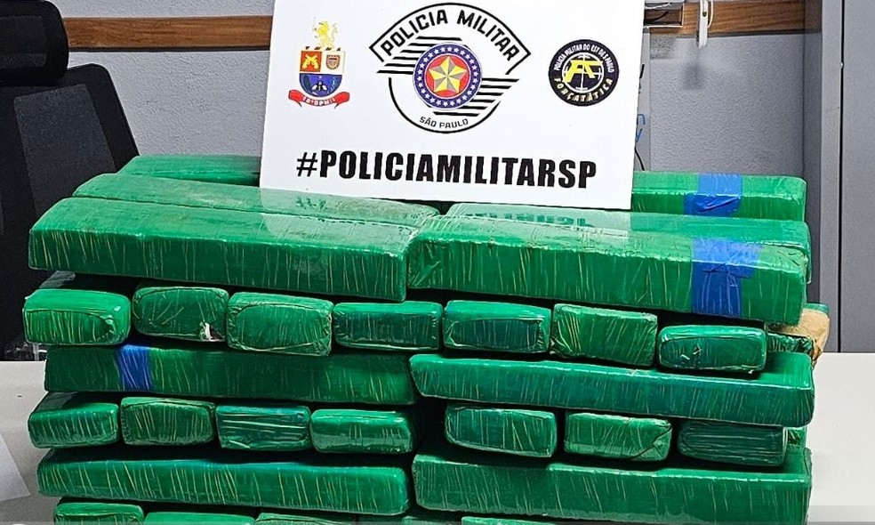 Homem foi preso com 56 quilos de maconha escondidos no porta-malas, em Presidente Prudente (SP) — Foto: Polícia Militar