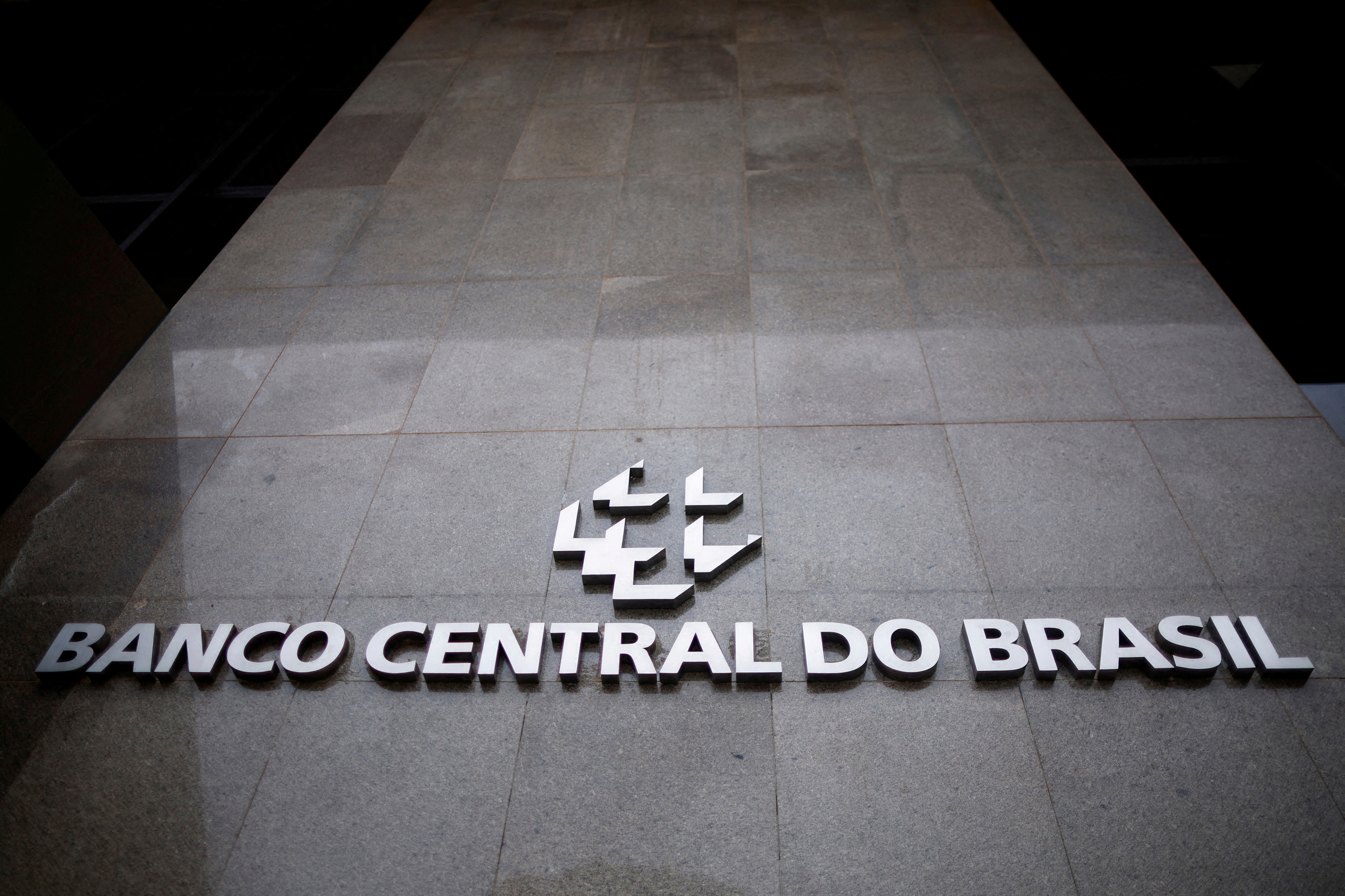 Copom deve subir juro para 14,75% ao ano, o maior patamar em quase duas décadas