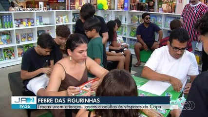 Às vésperas da Copa do Mundo, fãs se encontram para trocar figurinhas