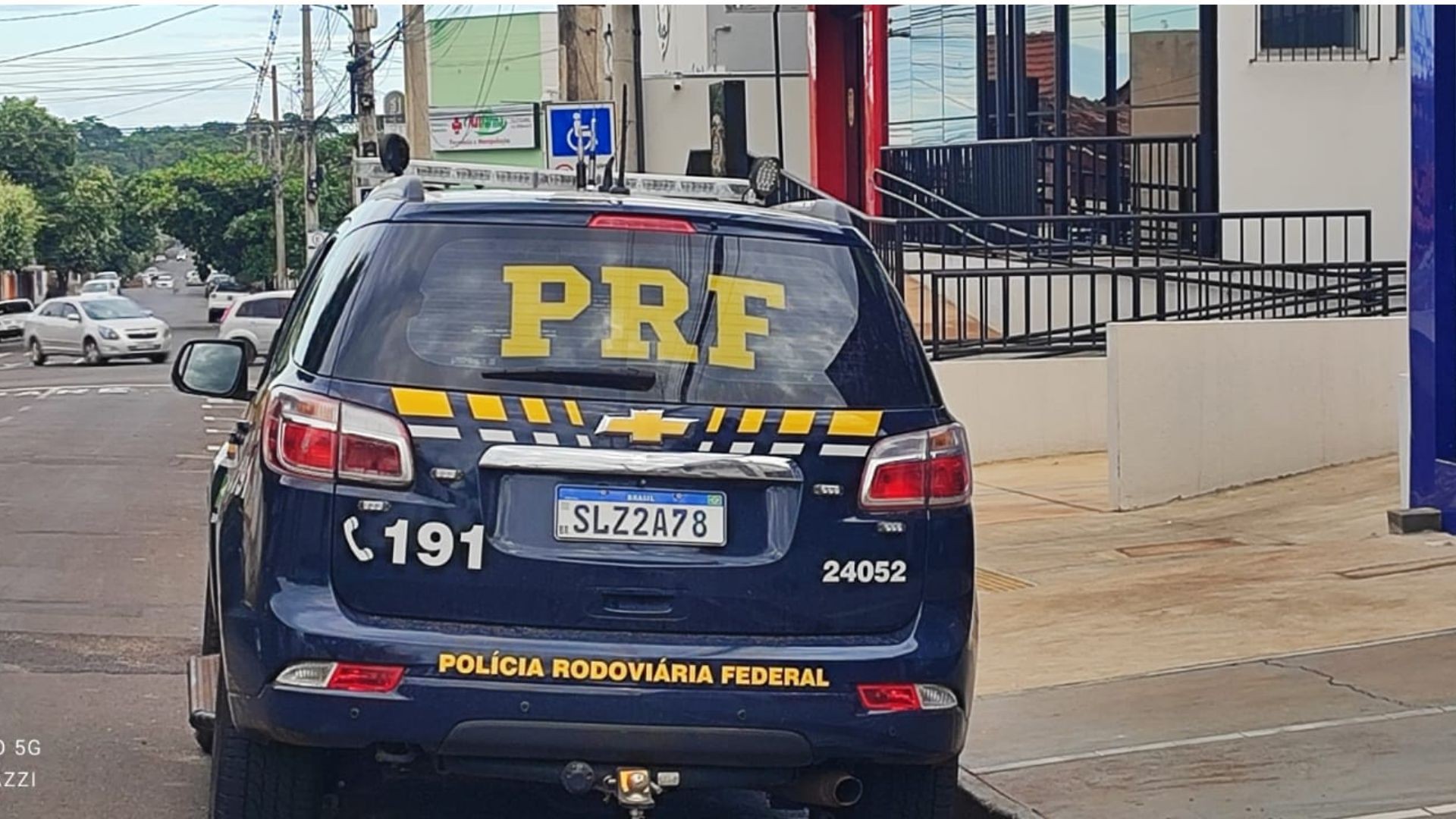 PRF apreende caminhonete com 1,3 tonelada de maconha em rodovia de Andradina; motorista fugiu