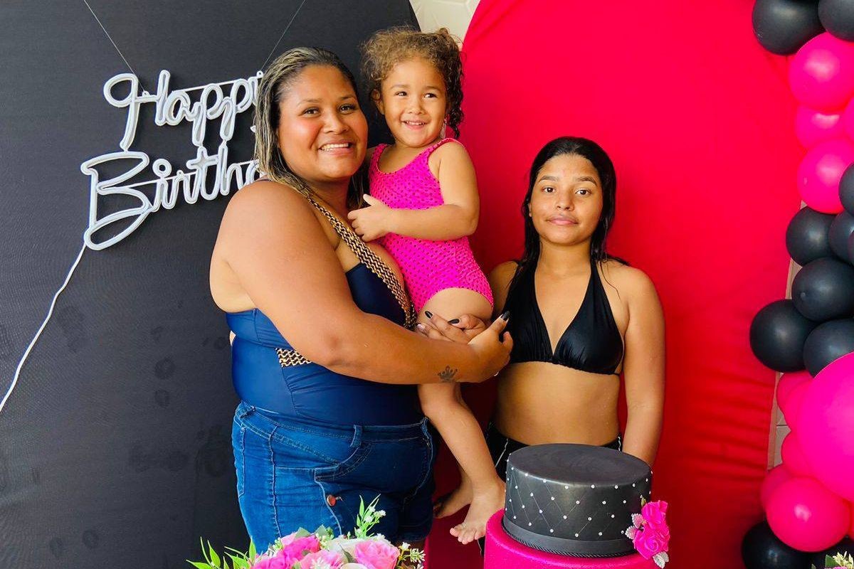 Mãe de meninas mortas atropeladas por carreta no litoral de SP desabafa: 'Nossos corações estão em pedaços'