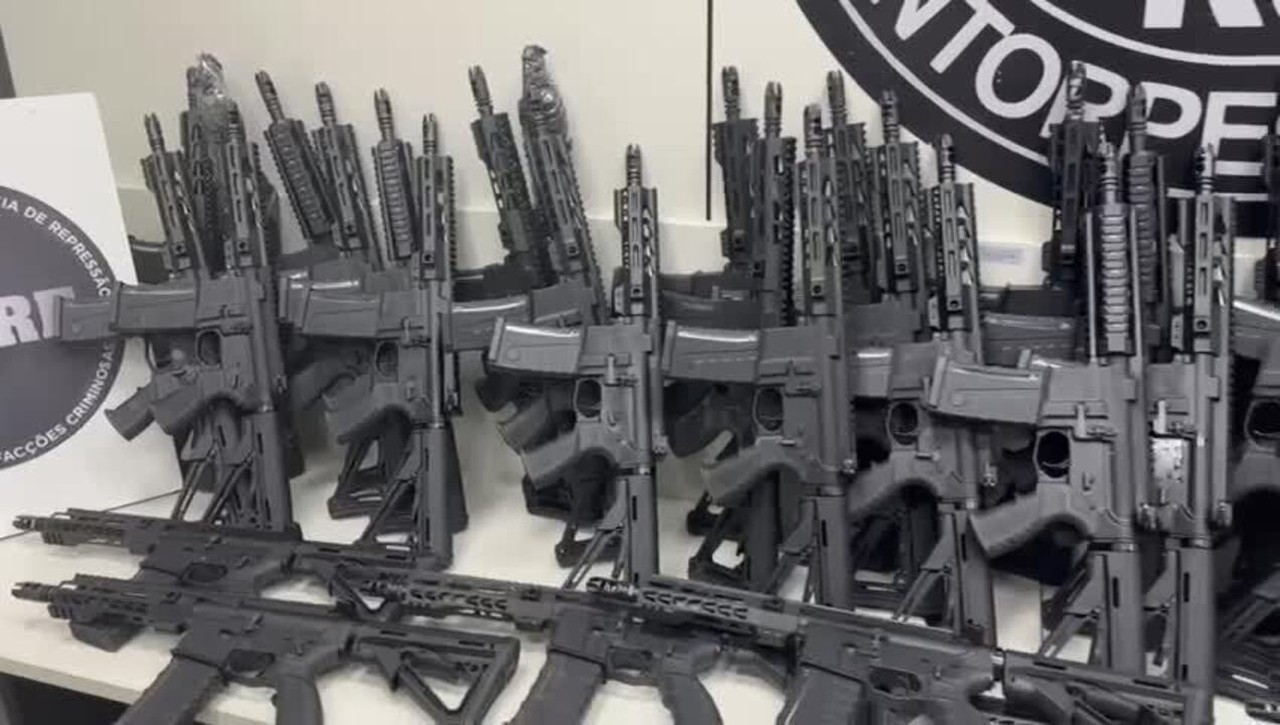 PF faz operação contra quadrilha que fabricava 3,5 mil fuzis anuais para facções no Rio 