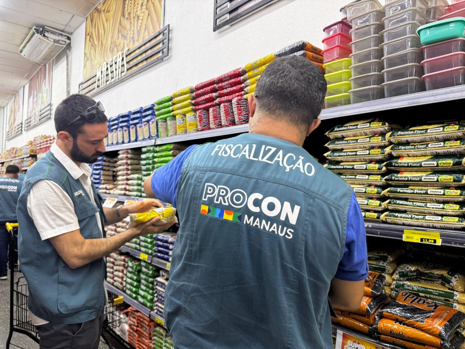 Operação apreende mais de 650 produtos impróprios para consumo em supermercados de Manaus