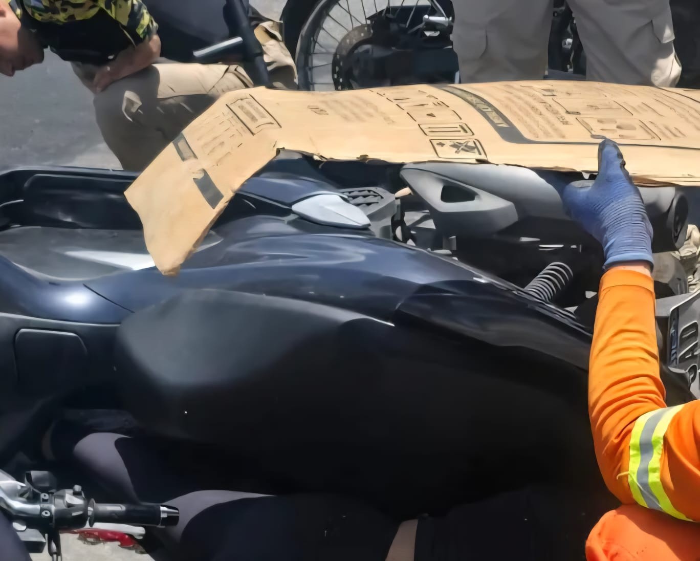 Motociclista morre ao se envolver em acidente e cair embaixo de caminhão na Josefa de Melo
