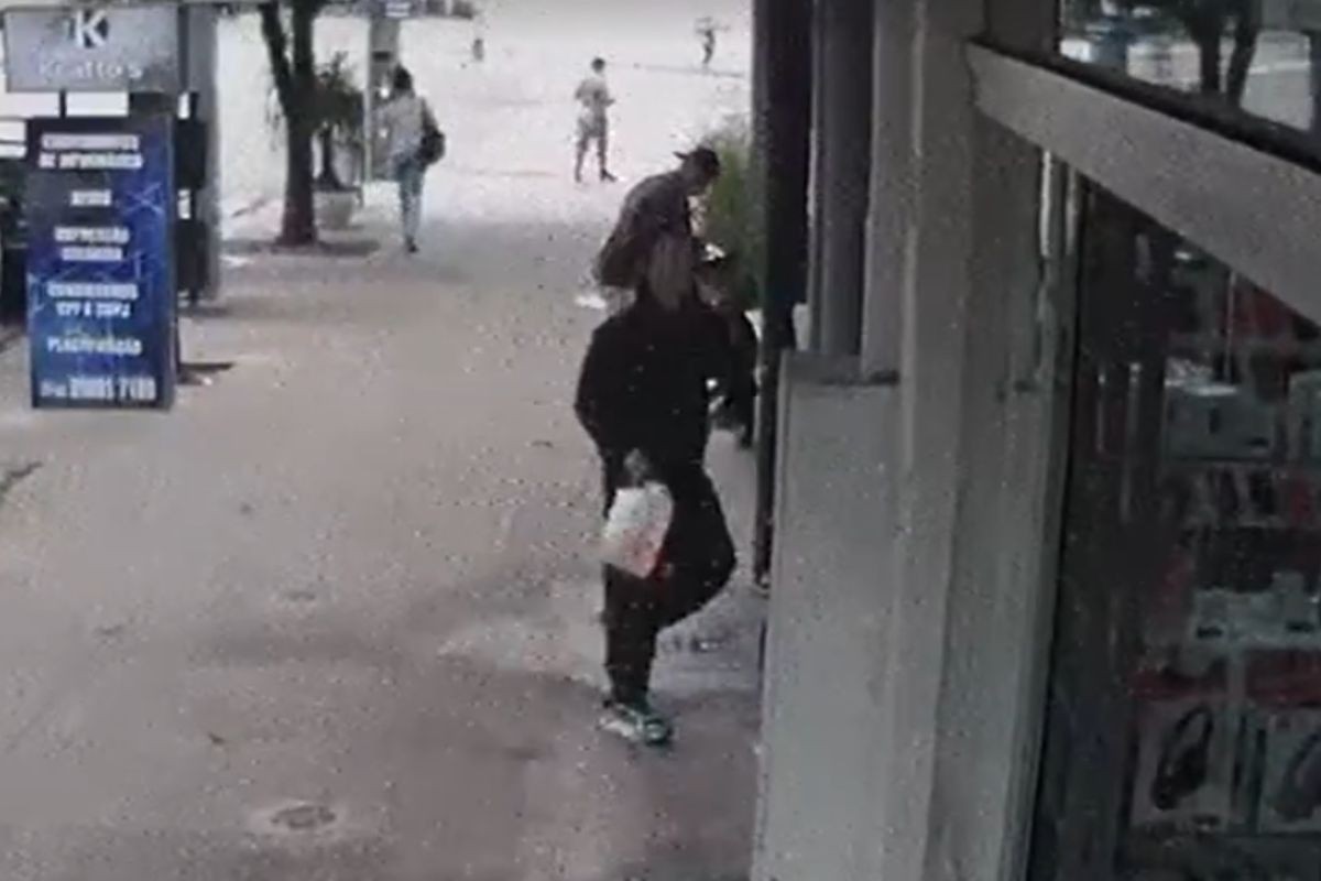 VÍDEO: 'Se não resolverem, vou voltar aqui e colocar fogo', disse cliente antes de incendiar loja por não gostar de atendimento, no PR