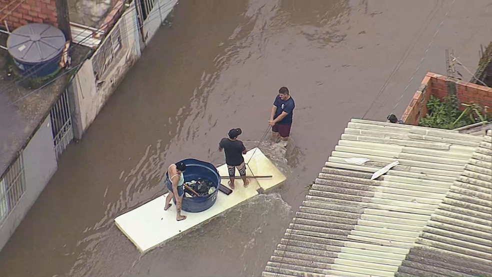 Jardim Pantanal, distrito de SP na Zona Leste, ficou alagado após forte chuva neste sábado (1º) — Foto: TV Globo