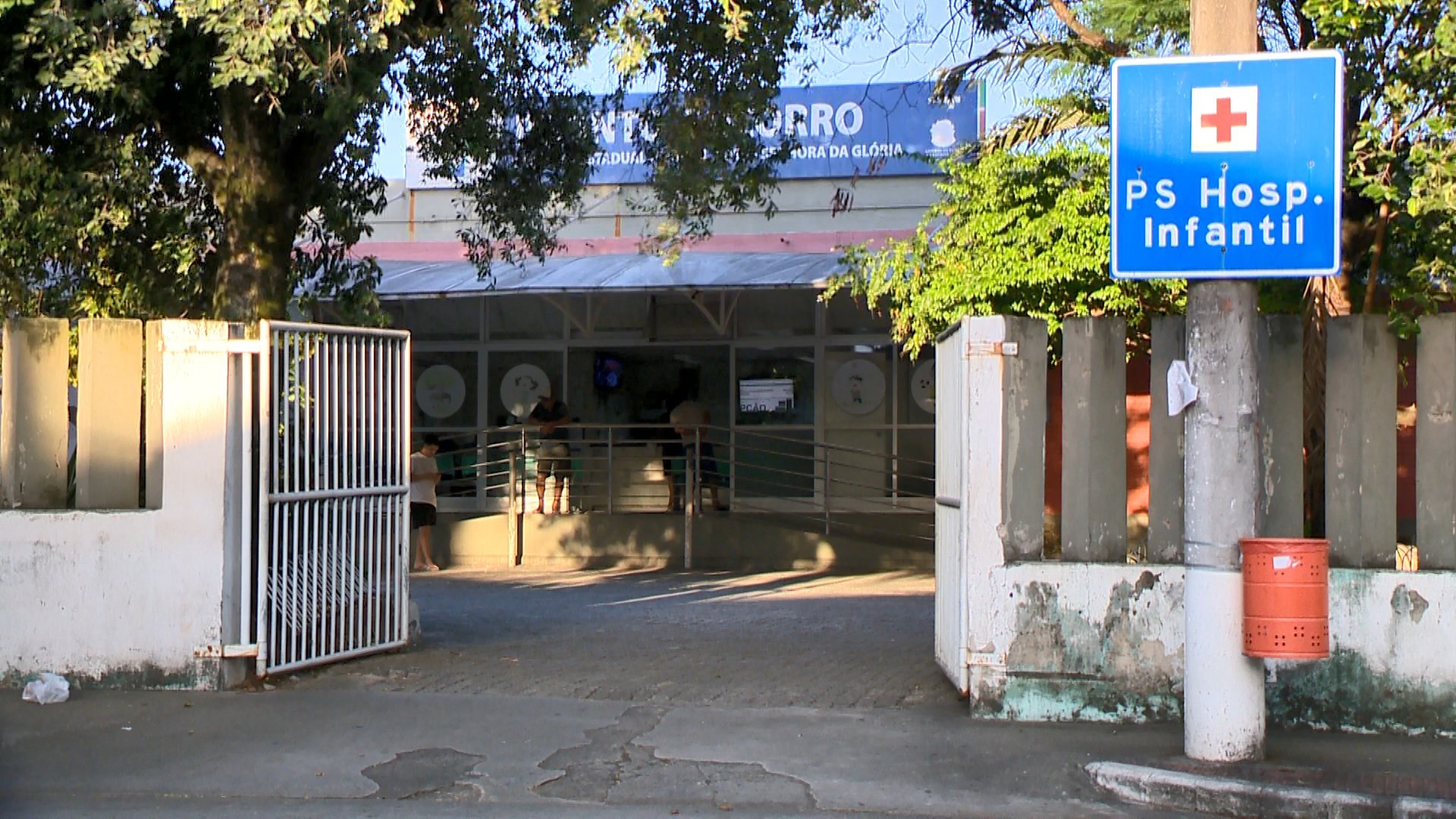 Polícia investiga se bebê internada com traumatismo craniano foi jogada no chão pelo pai durante briga com a mãe, em Cariacica