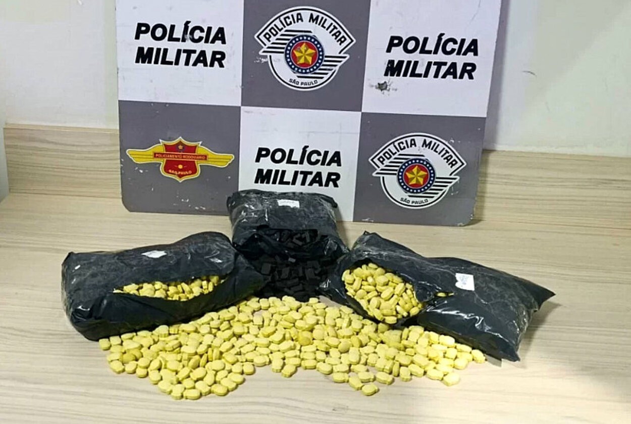 Dois jovens são presos com 5 mil comprimidos de ecstasy em carro na Rodovia Washington Luís