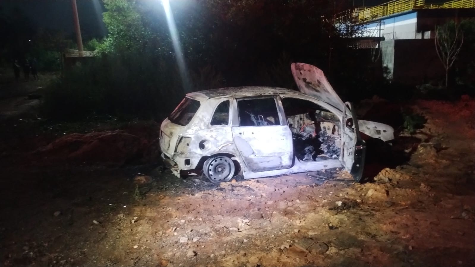 Polícia Civil investiga morte de pessoa encontrada carbonizada em carro incendiado em Sumaré