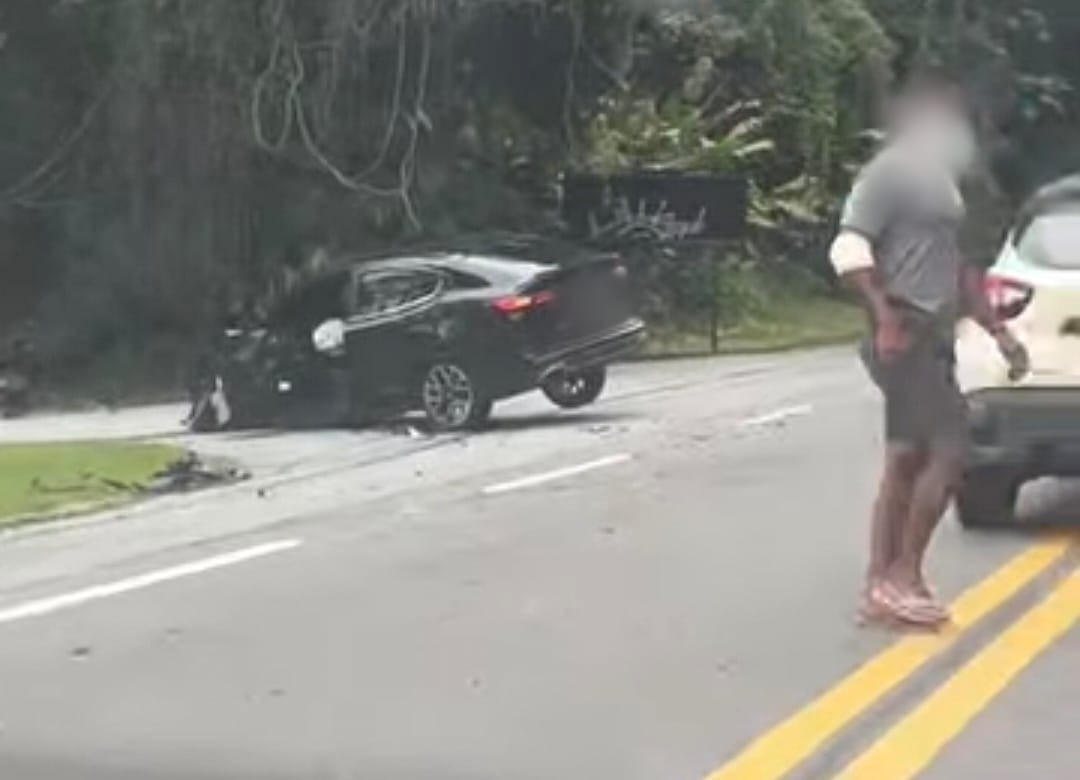 Acidente entre carro e moto deixa duas pessoas feridas na BR-101, em Angra dos Reis