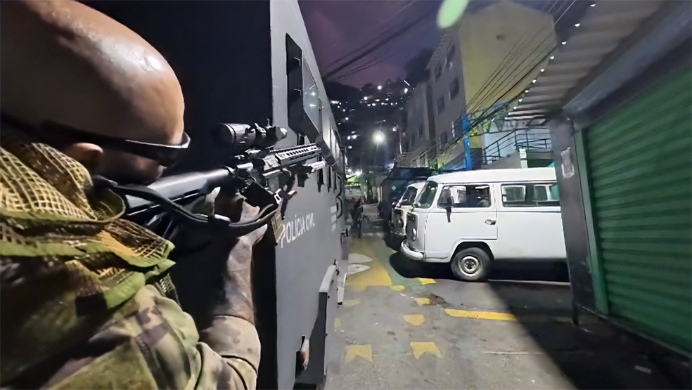 Agente da Core na operação no Santa Marta — Foto: Divulgação/PCERJ