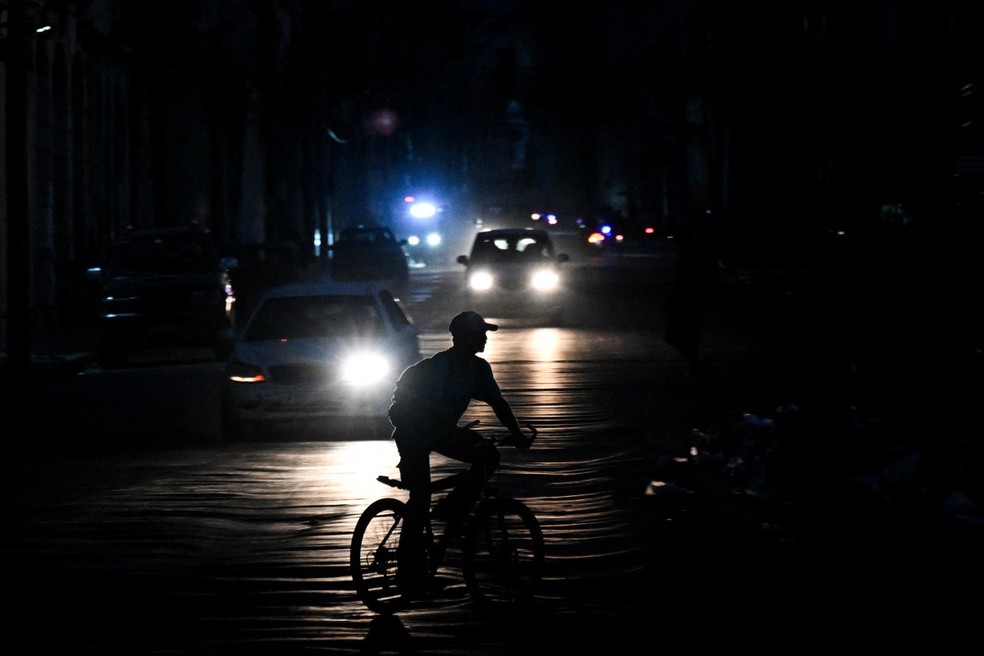 Havana durante um apagão em 1º de agosto. — Foto: Yamil Lage / AFP
