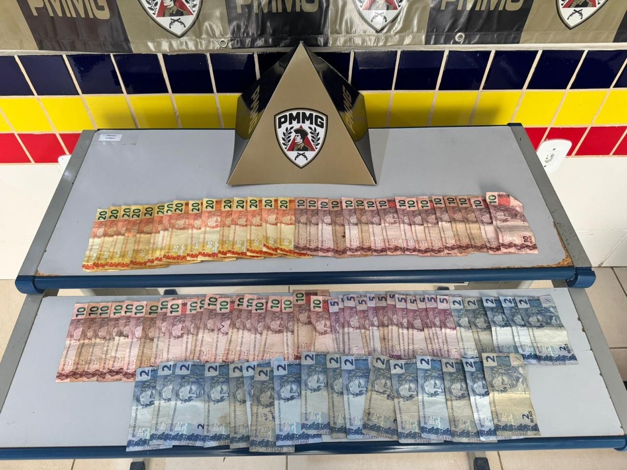 Mãe procura PM para devolver dinheiro que filho furtou de mercearia, em Resplendor