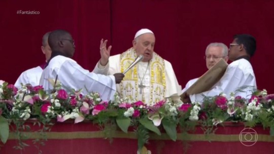 Papa celebra missa de Páscoa para milhares de fiéis - Programa: Fantástico 