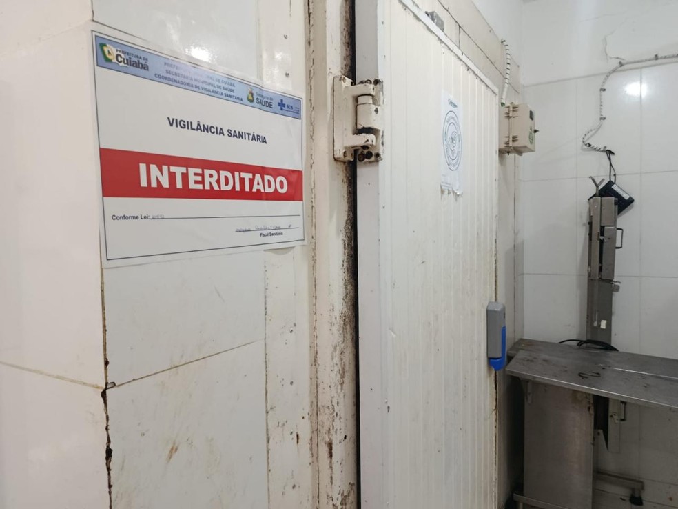 Açougue de Cuiabá foi interditado após fiscalização — Foto: Polícia Civil