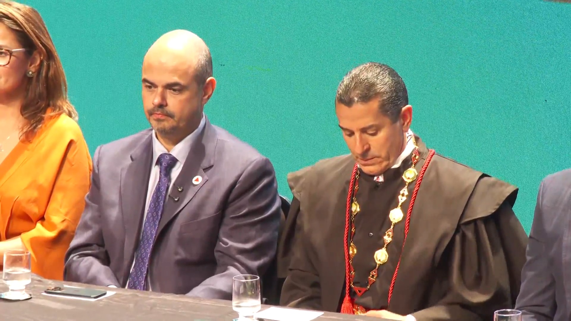 Mateus Simões promete reajuste anual para policiais e uso de tecnologia na segurança de MG