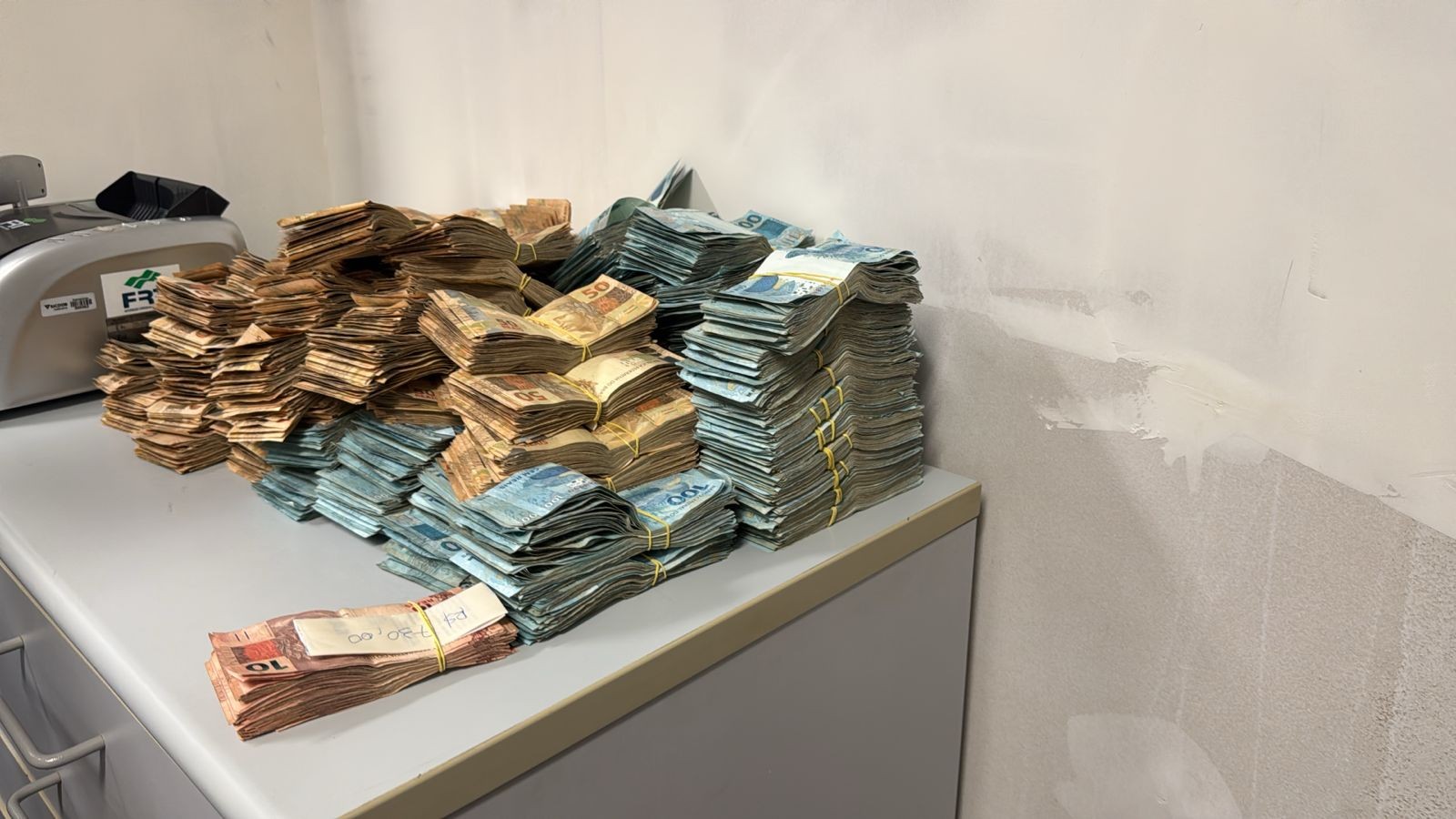 Investigado por contrabando é preso ao ser flagrado pela PF com material de abuso sexual infantojuvenil