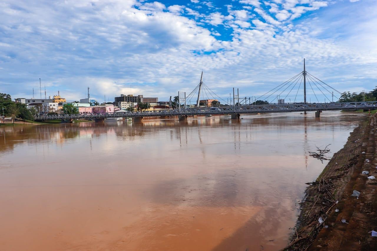 Rio Acre dá sinais de vazante, mas nímero de famílias desabrigadas sobe para 153 na capital