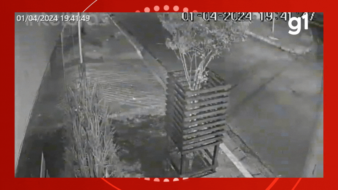 Vídeo mostra momento em que carro passa um segundo antes de caminhão  atingir pilar de prédio em Cuiabá