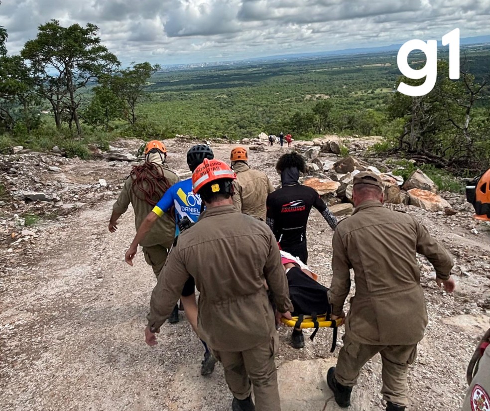 Joelma Pimentel sofreu uma queda nas pedras do Morro de Santo Antônio — Foto: Corpo de Bombeiros