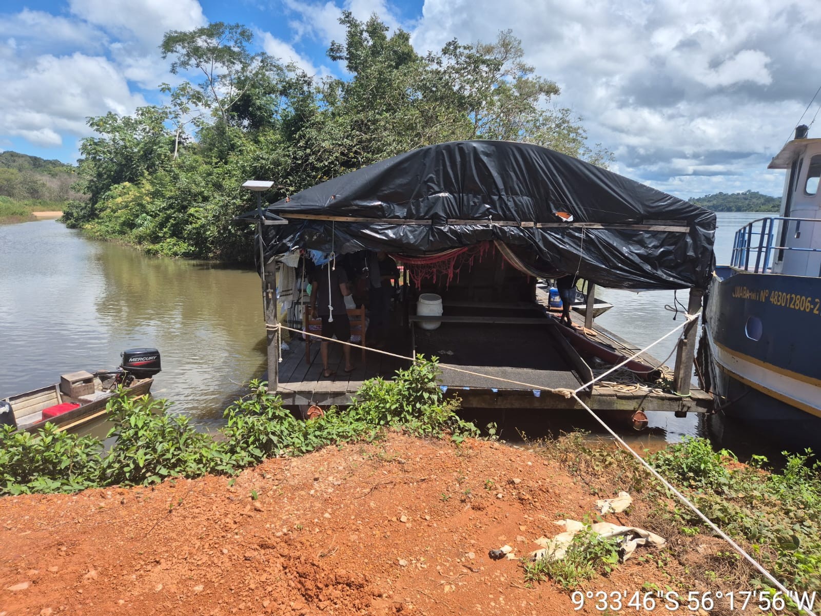 Dois suspeitos são presos e balsas usadas em garimpo são apreendidas em MT 