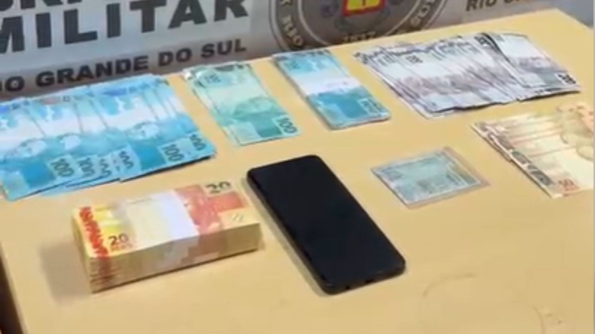 VÍDEO: Homem é preso com mais de R$ 30 mil em dinheiro falso no RS