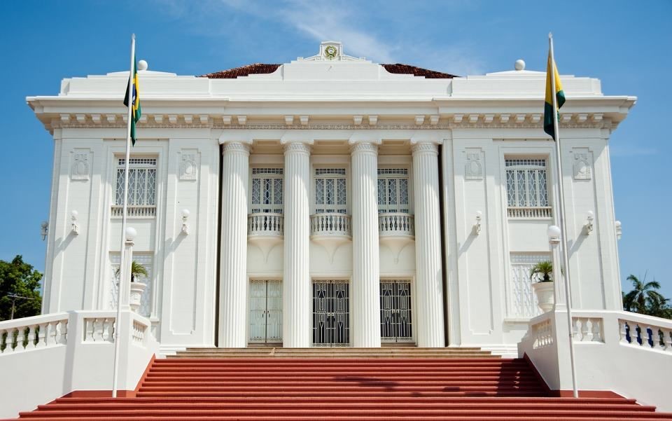 Servidores estaduais do Acre devem receber salários antecipados em outubro, diz governo