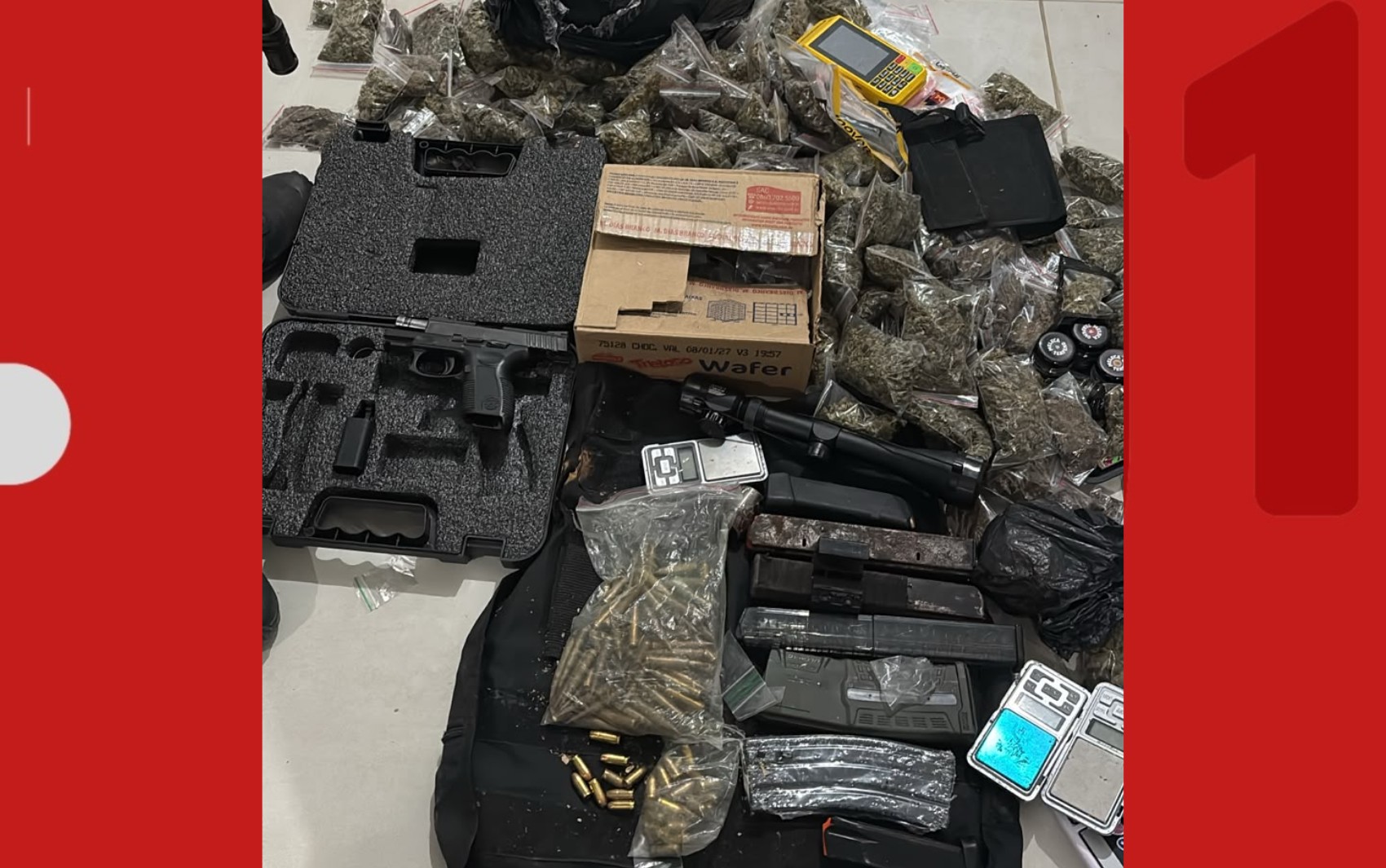 Suspeita de integrar facção é presa com munições de fuzil e drogas em rodoviária na Bahia