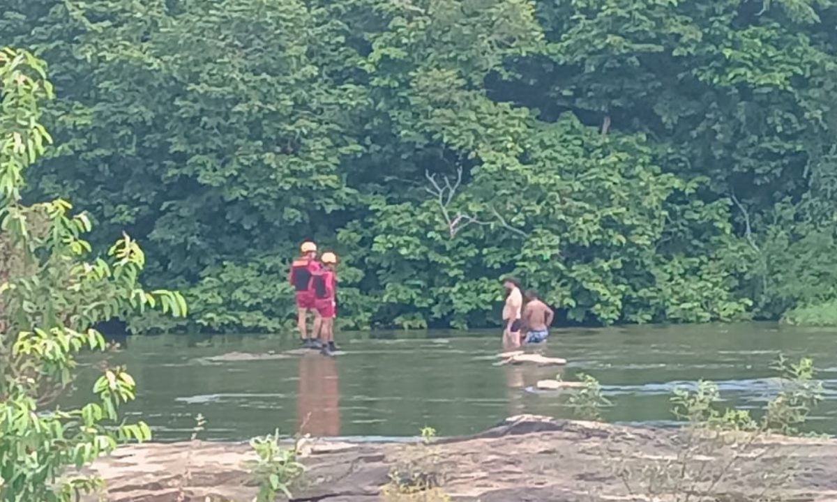 Corpo que pode ser de jovem que se afogou há oito dies é encontrado em rio na bahia