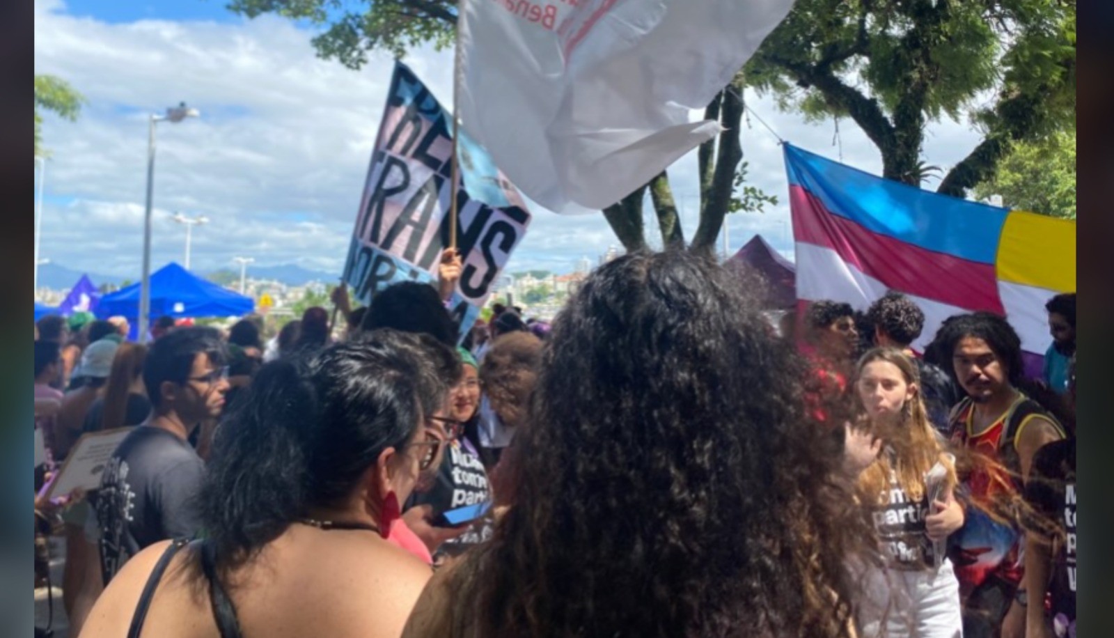 Manifestação em Florianópolis celebra Dia da Mulher e cobra fim da violência