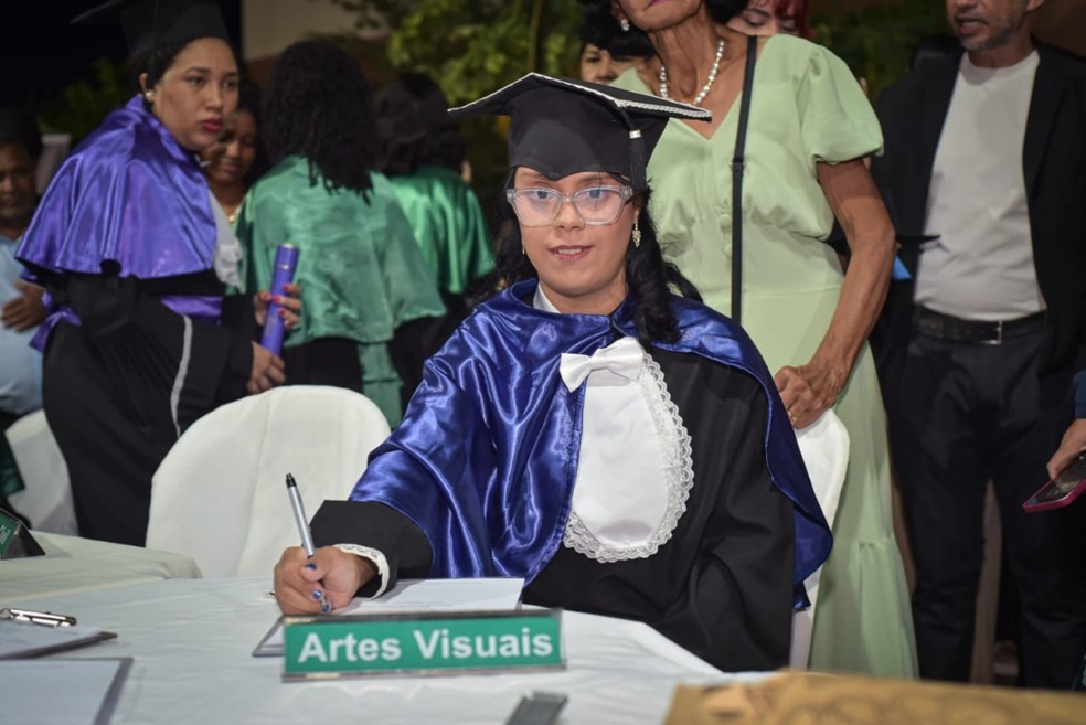 Cecília Noêmi foi a primeira estudante com síndrome de Down a se graduar na Universidade Regional do Cariri. — Foto: Arquivo Pessoal