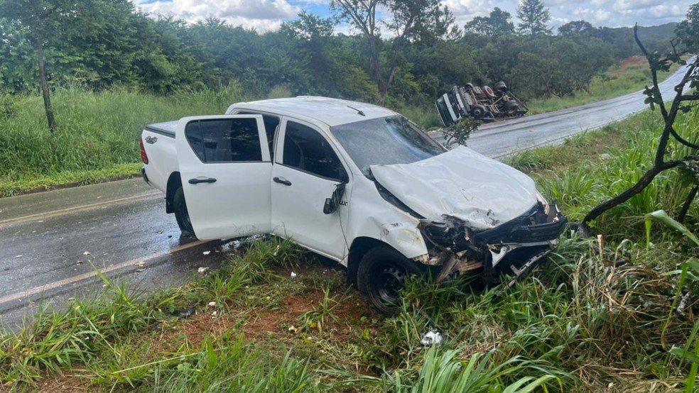 Caminhonete foi atingida na batida &mdash; Foto: Pol&iacute;cia Militar Rodovi&aacute;ria/Divulga&ccedil;&atilde;o