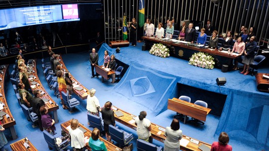 Por que grupos voltaram a questionar o voto feminino no Brasil e no mundo