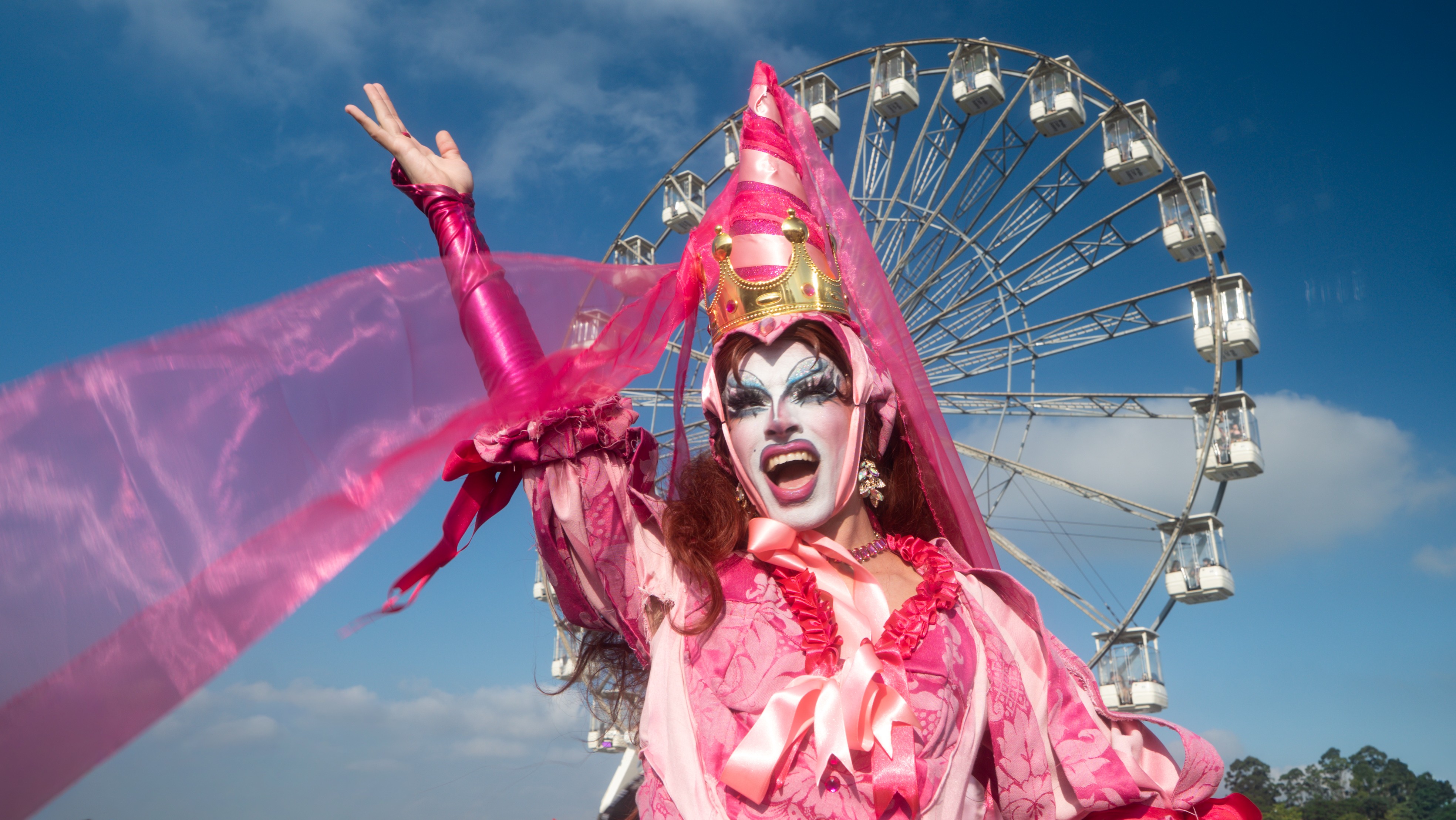 20260321-183104000-ios Três horas para make, R$ 700 em roupas... Fãs de Chappell Roan investem em produção para show