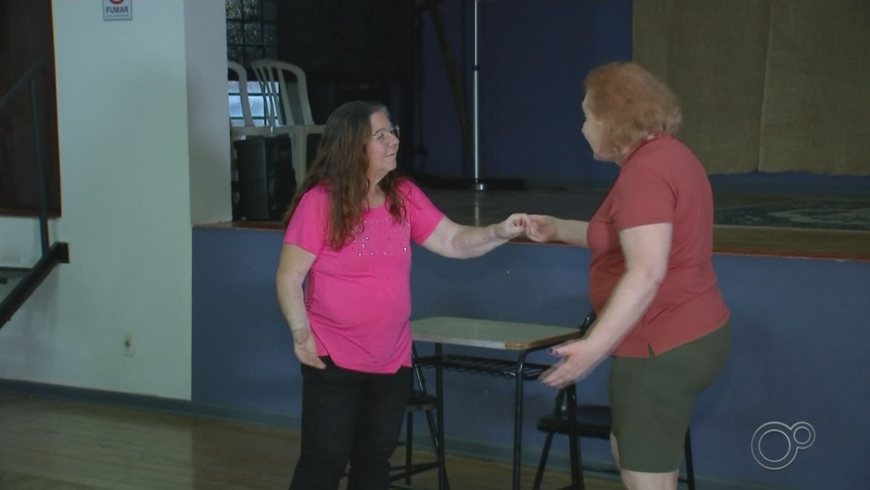 Teatro pode ajudar no dia a dia dos idosos — Foto: Reprodução/TV TEM