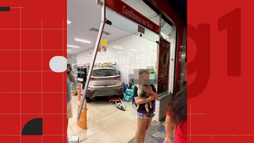 Carro invade farmácia e deixa um ferido na Avenida dos Holandeses, em São Luís — Foto: Reprodução/Redes Sociais