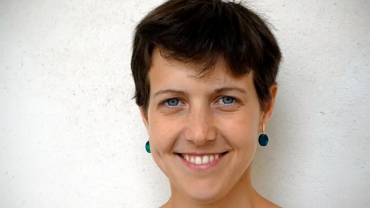 A socióloga francesa que se infiltrou nas casas dos ultrarricos para expor como funciona a servidão moderna -
Alizée Delpierre frequentou os luxuosos salões das residências dos multimilionários franceses para investigar a complexa relação de codependência que eles mantêm com seus criados.