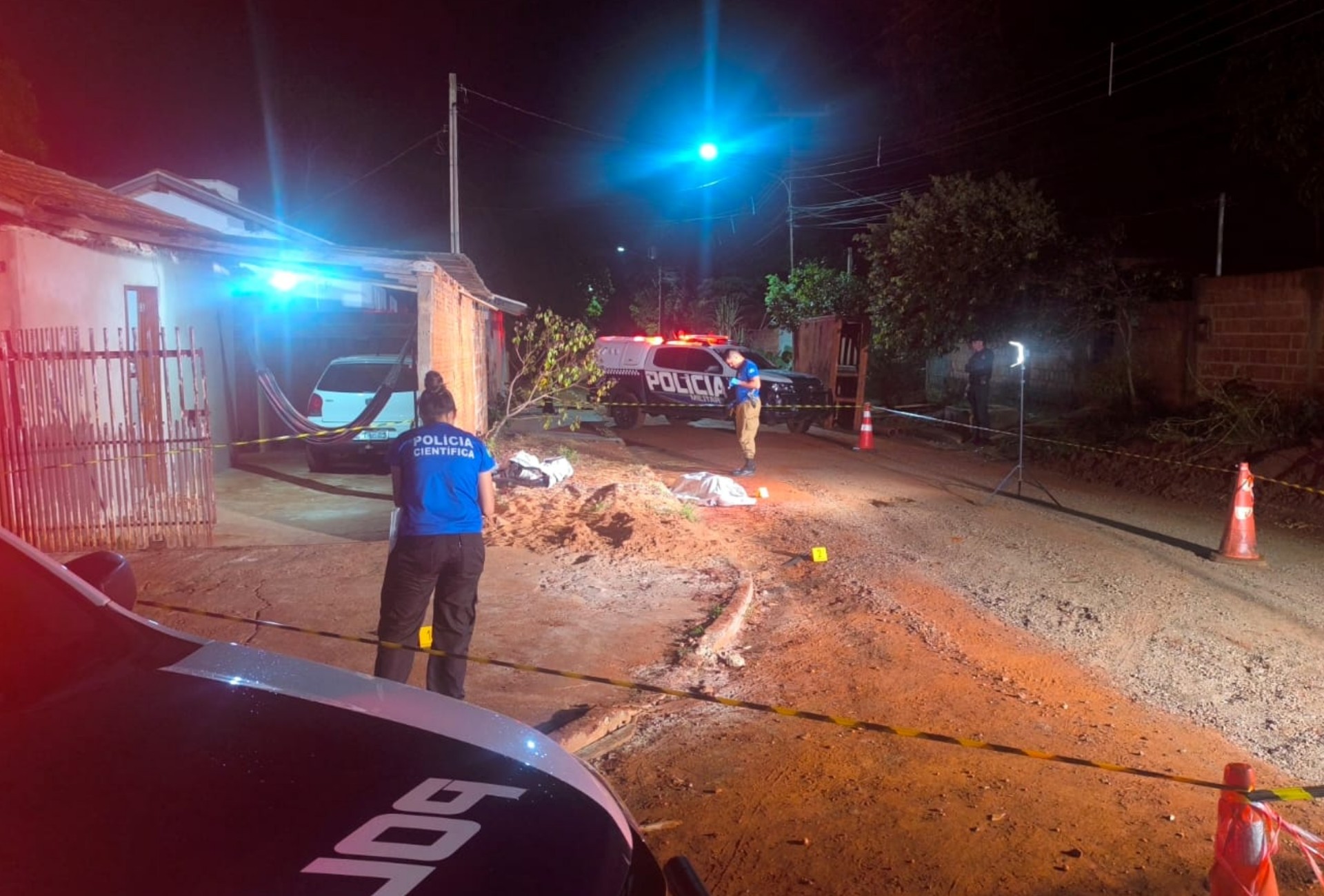 Homem invade casa com facão e morre após confronto com policial de folga em MS