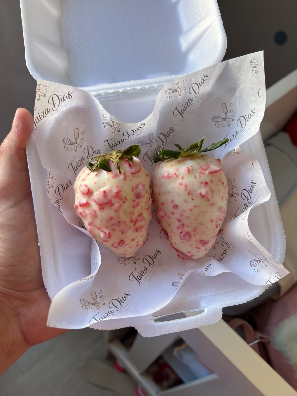 Morango cravejado: confeiteira de Divinópolis ensina receita que se tornou tendência nas redes sociais
