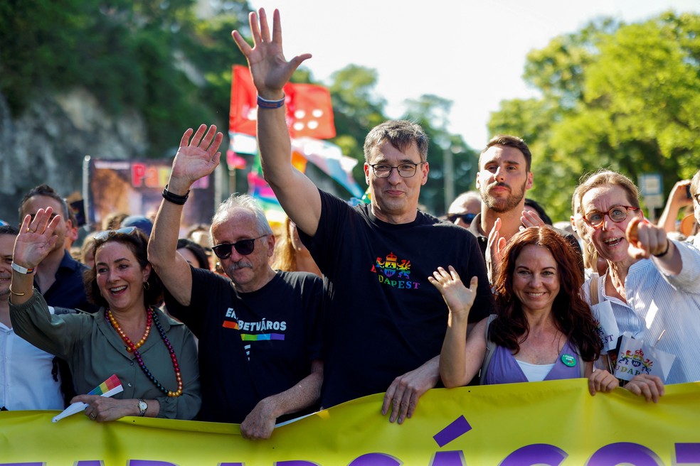 Prefeito de Budapeste Gergely Karacsony participa de manifestação por direitos LGBT+, que se transformou em um protesto contra governo do primeiro-ministro Viktor Orbán. — Foto: Lisa Leutner/Reuters