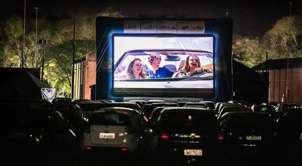 Sessão sob as estrelas ou refúgio para namorados? Conheça a história do cinema 'drive-in' em Sorocaba